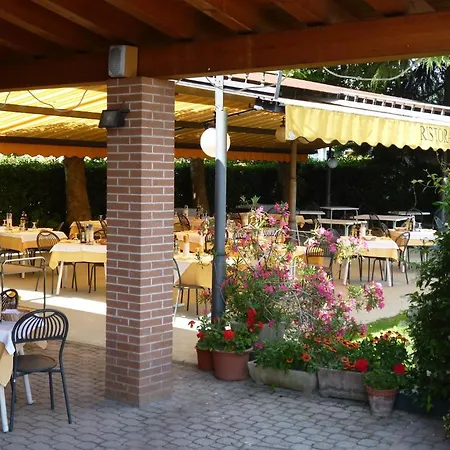 Eva 3* Costermano sul Garda